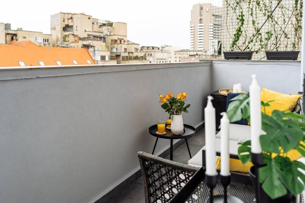 Amazing City View - Terrace+Netflix - City Center Bükreş Dış mekan fotoğraf