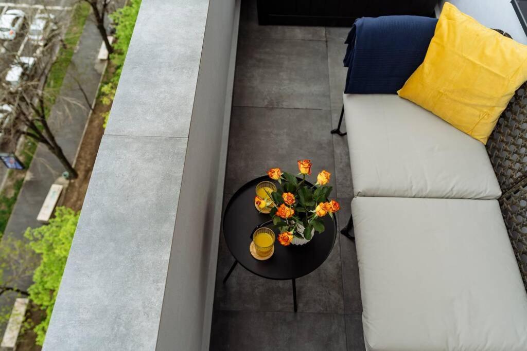 Amazing City View - Terrace+Netflix - City Center Bükreş Dış mekan fotoğraf